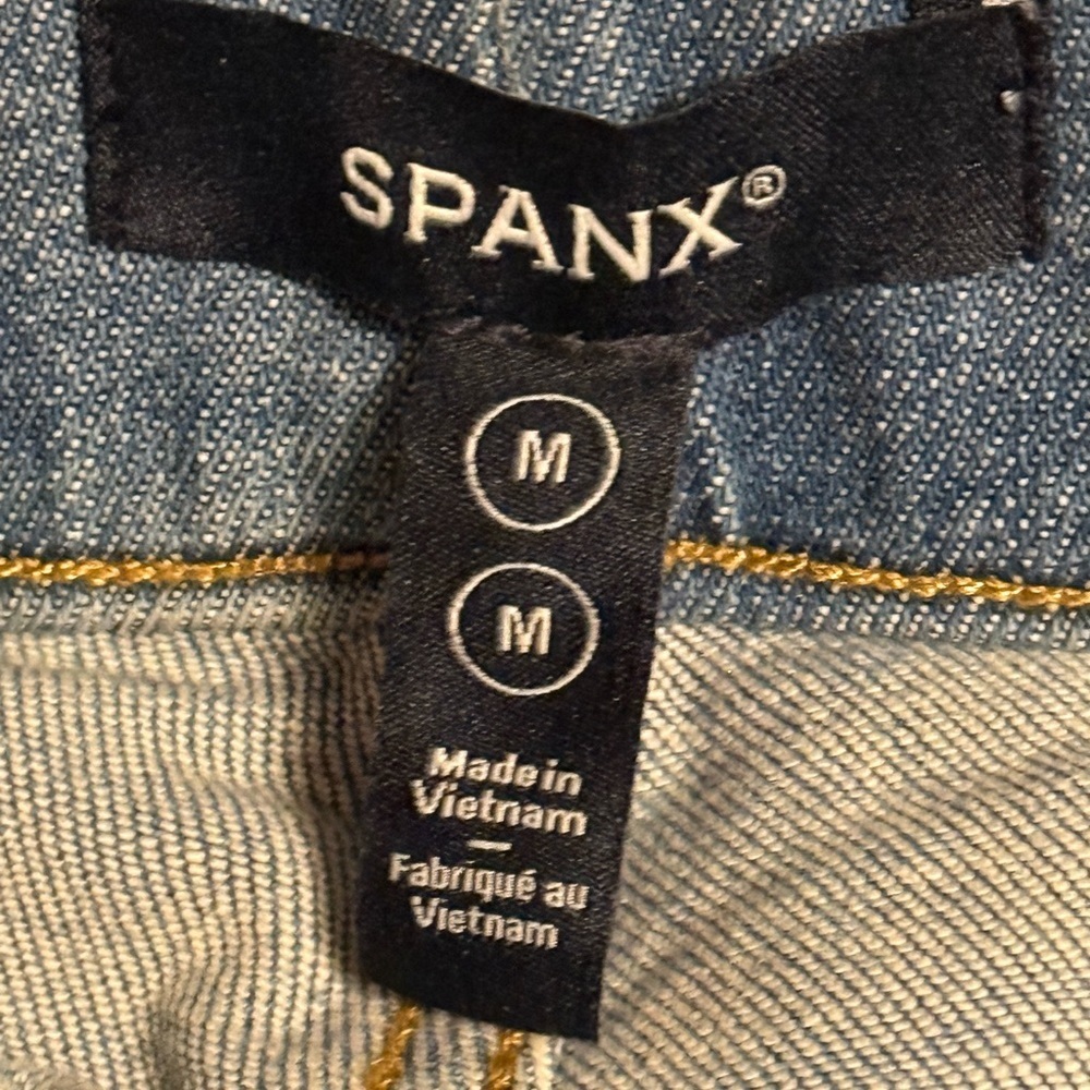 NWOT SPANX Kick Flare Stretch Jeans Stonewash Blue Size Medium Tall - Picture 2 of 16